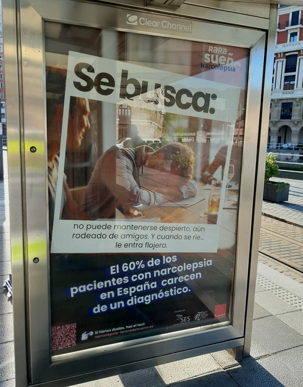 Mupi junto al Centro Comercial Zubiarte y paseo de Abandoibarra en Bilbao