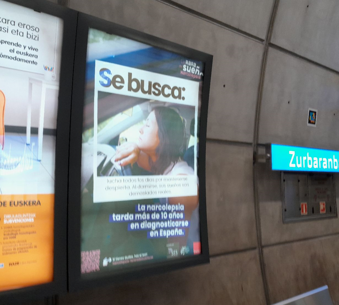 Mupi en el entorno del estadio y la estación de San Mamés, Bilbao