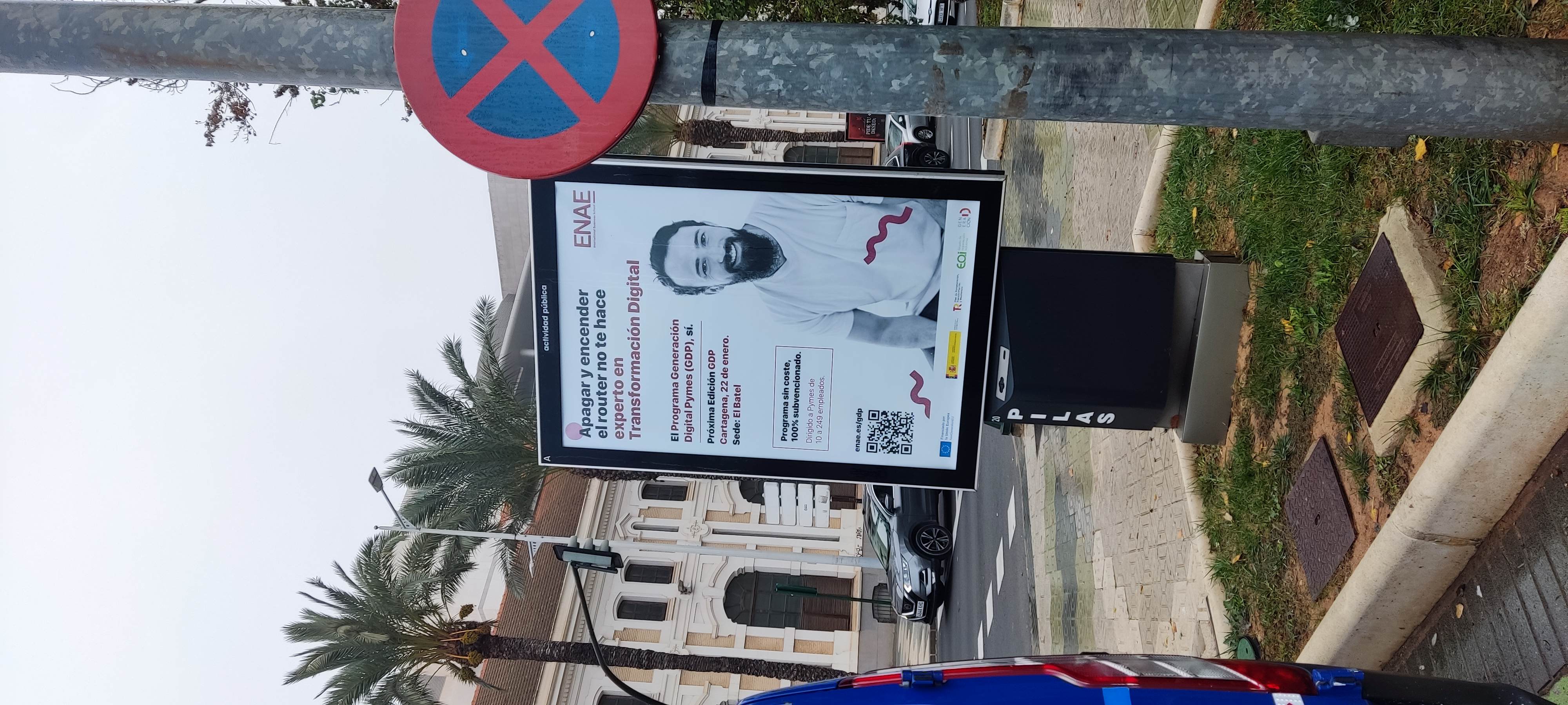 Mupi publicitario en Plaza Infanta Mª Cristina con Alameda de San Antón, Cartagena