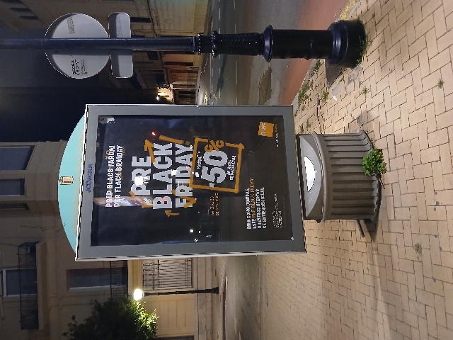 Mupi instalado en plaza de la Independencia, Castellón de la Plana