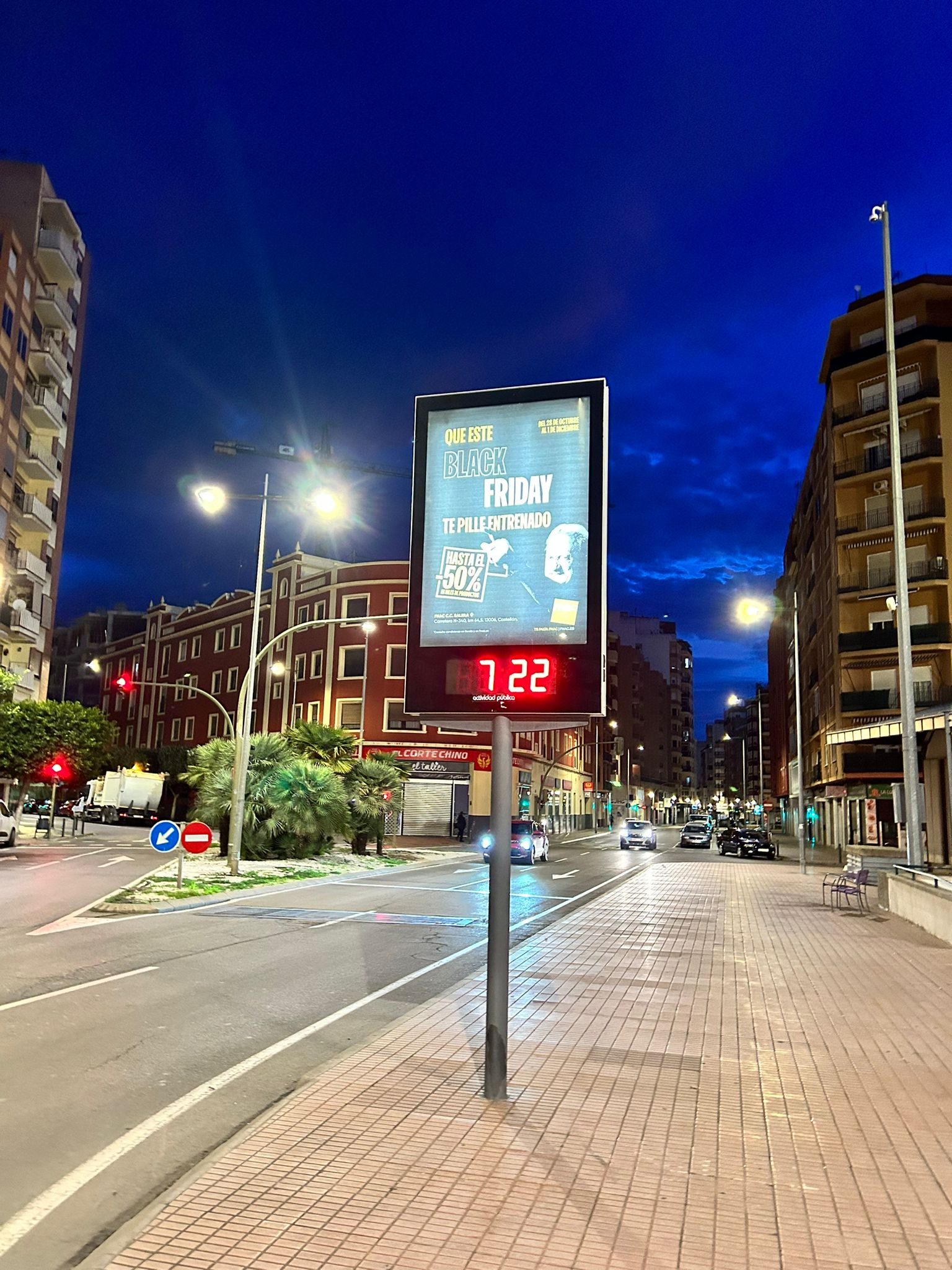 Mupi instalado en plaza Botánico Calduch y avenida Valencia, Castellón