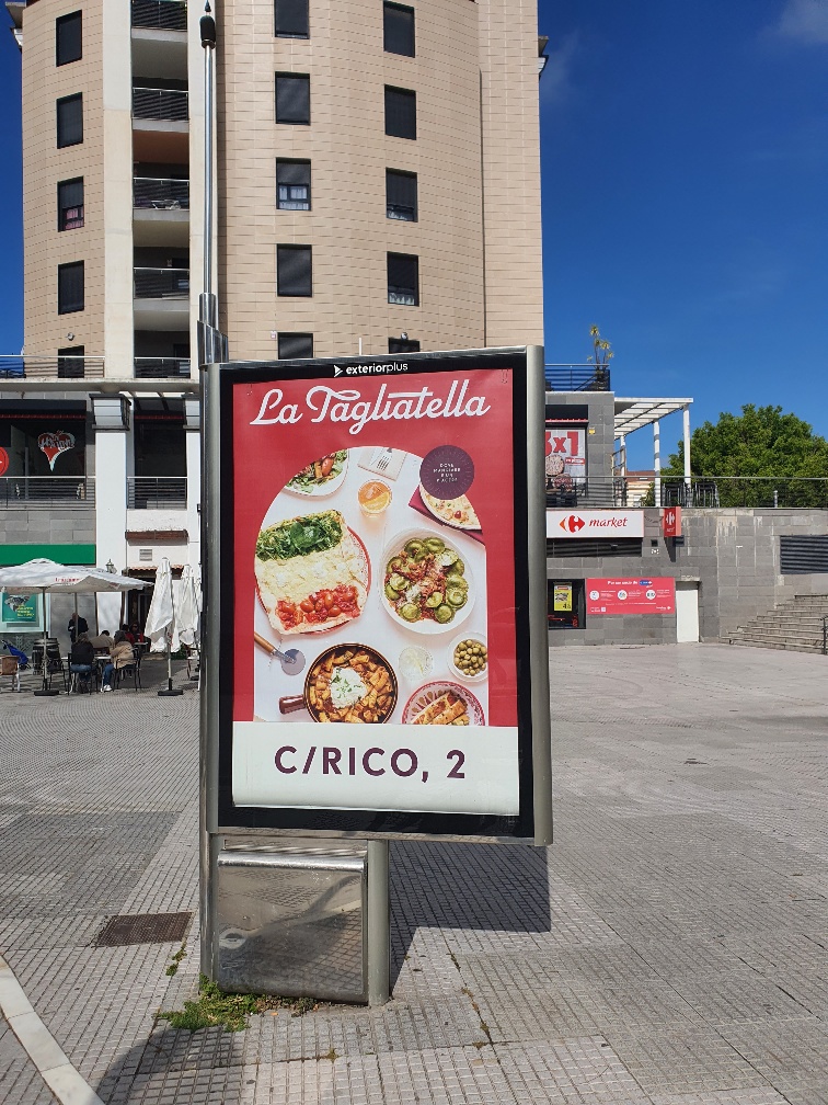 Mupi en Plaza de los Litris (casco histórico), Huelva
