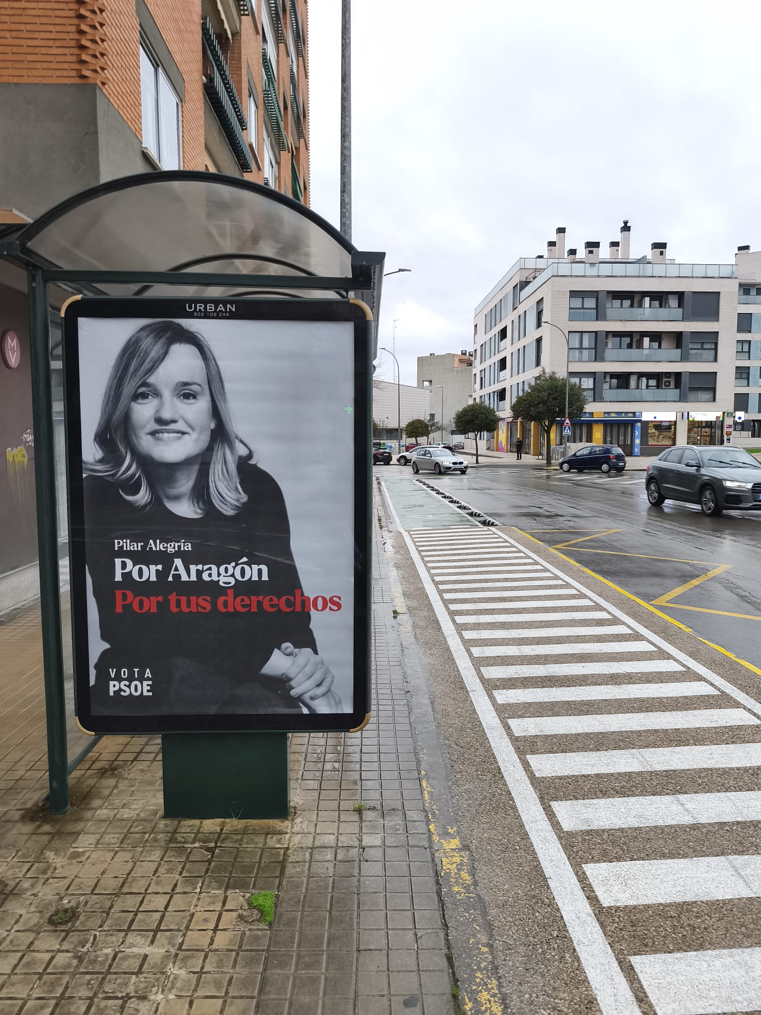 Ejemplo de campaña en marquesina en paseo Ramón y Cajal, Huesca