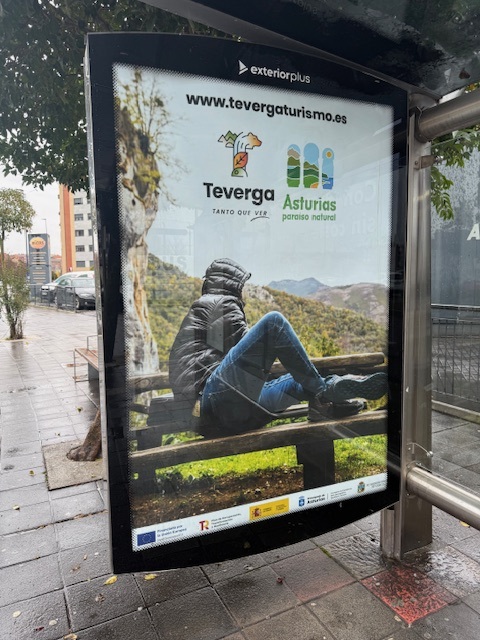 Marquesina publicitaria en avenida Reyes Leoneses, León