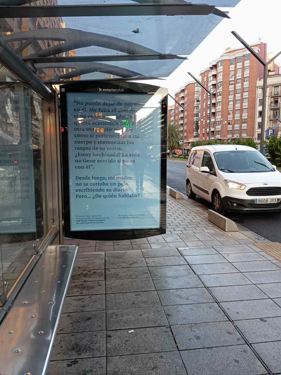 Marquesina publicitaria de moda en Gran Vía, 65, Logroño