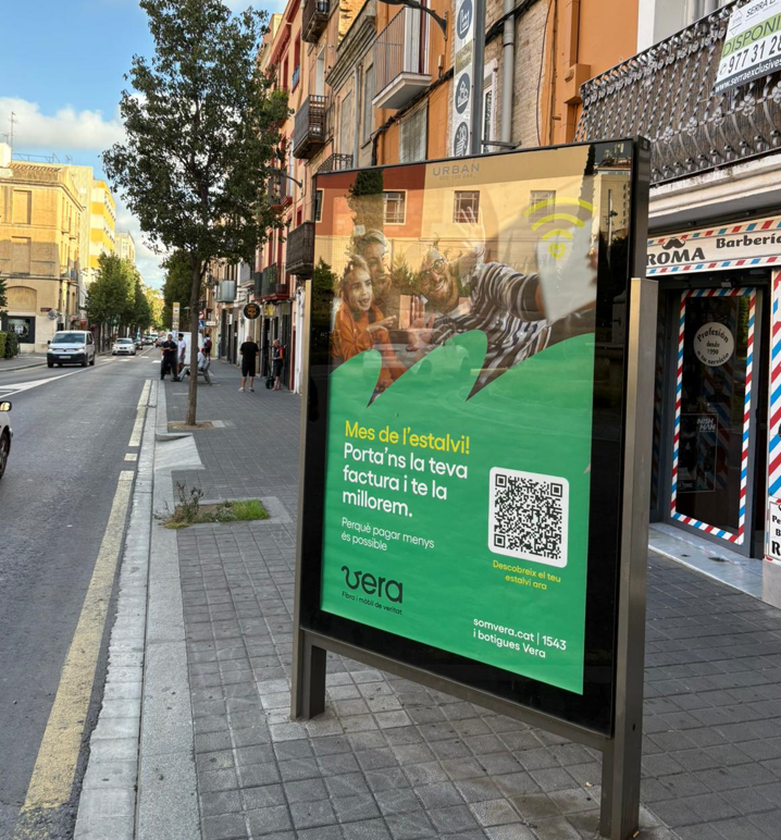 Mupi en Plaça d'Hèrcules dirección Plaça del Canal de Reus