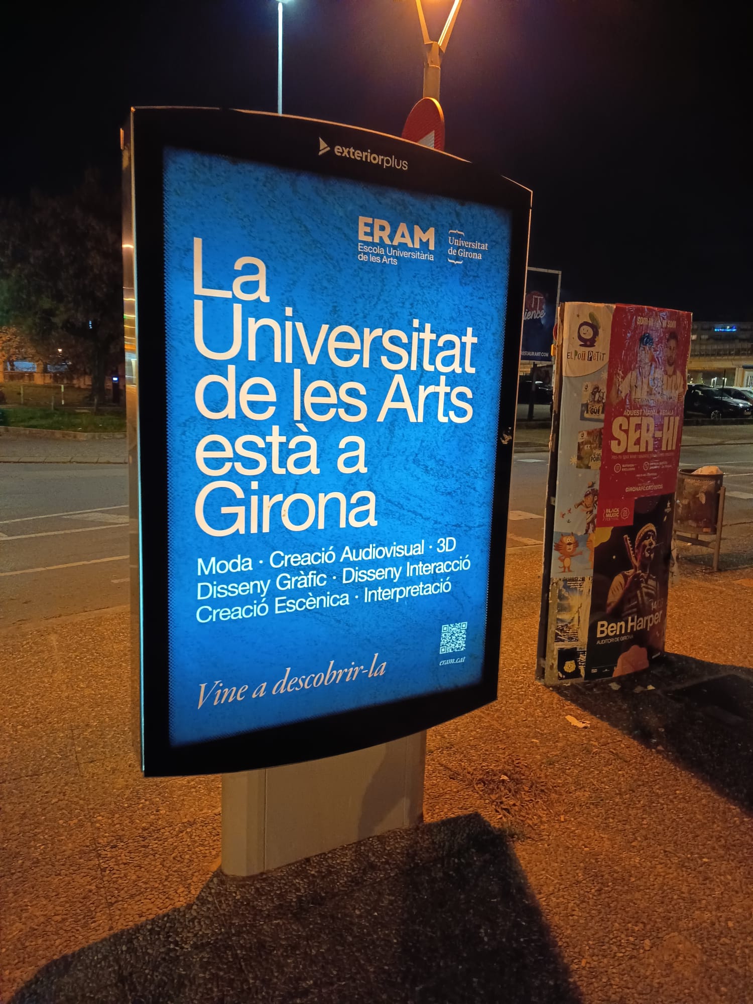 Campaña de publicidad en mupi en la carretera de Barcelona, Girona