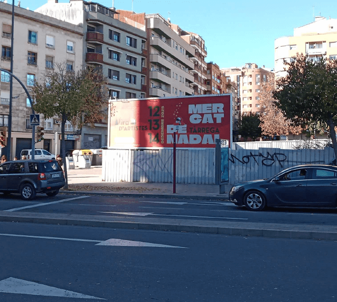 Campaña de publicidad en valla en la avenida Prat de la Riba, Lleida