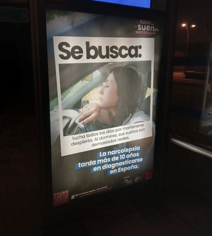 Campaña de publicidad en marquesina en la avenida de Andalucía, Málaga
