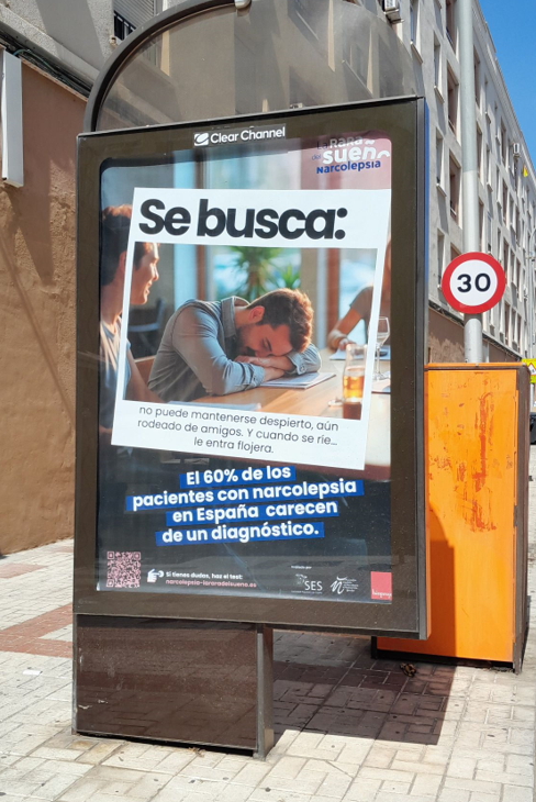 Campaña de publicidad en mupi en la avenida de Barcelona, Málaga
