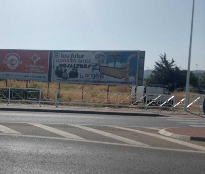Campaña de publicidad en valla en la rotonda de acceso por la CV-41 desde Alzira, Xàtiva