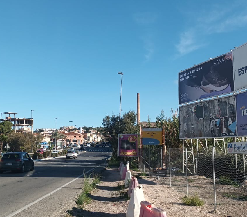 Campaña de publicidad en valla en la carretera de Molina, en el acceso sur de Molina de Segura