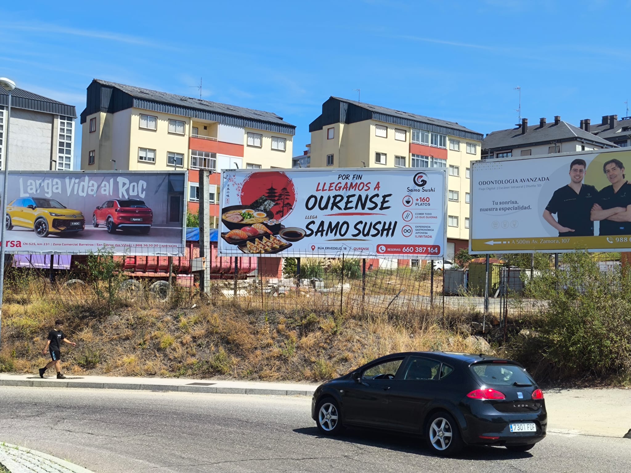Campaña de publicidad en valla en la avenida de Zamora, Ourense