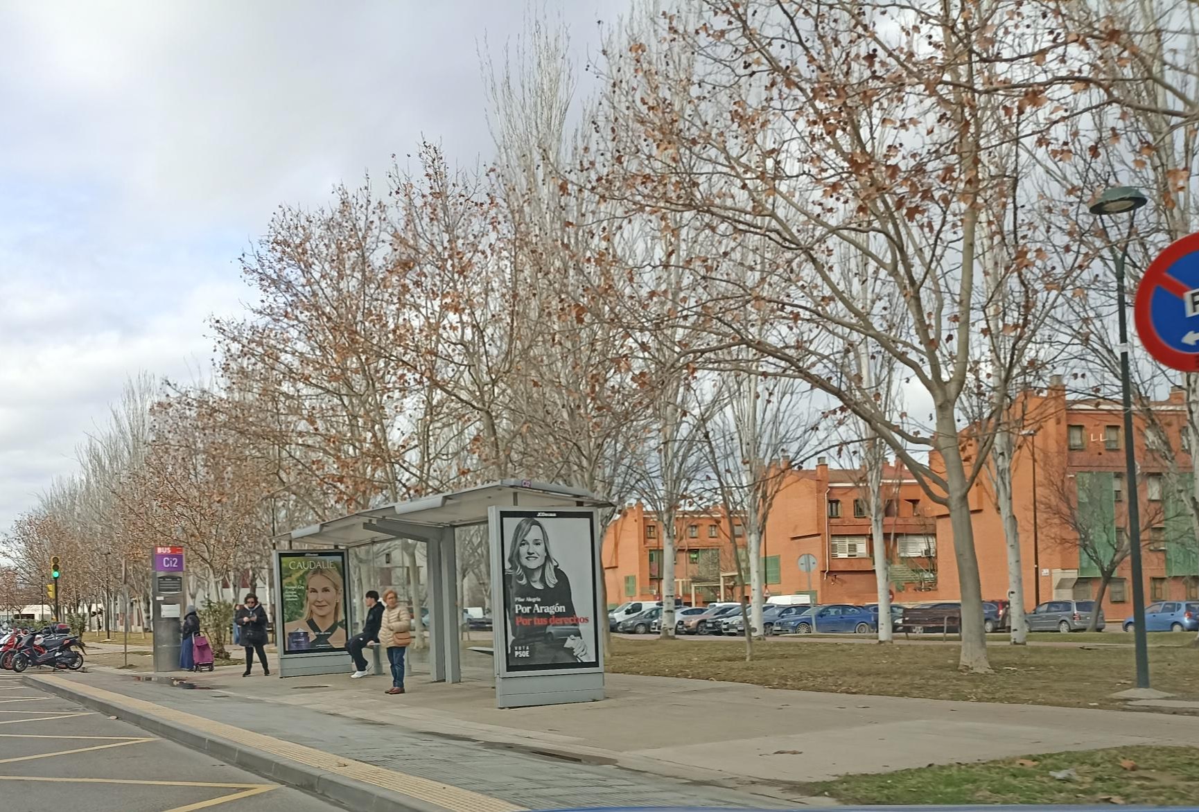 Campaña de publicidad en mupi en la avenida de América, Zaragoza