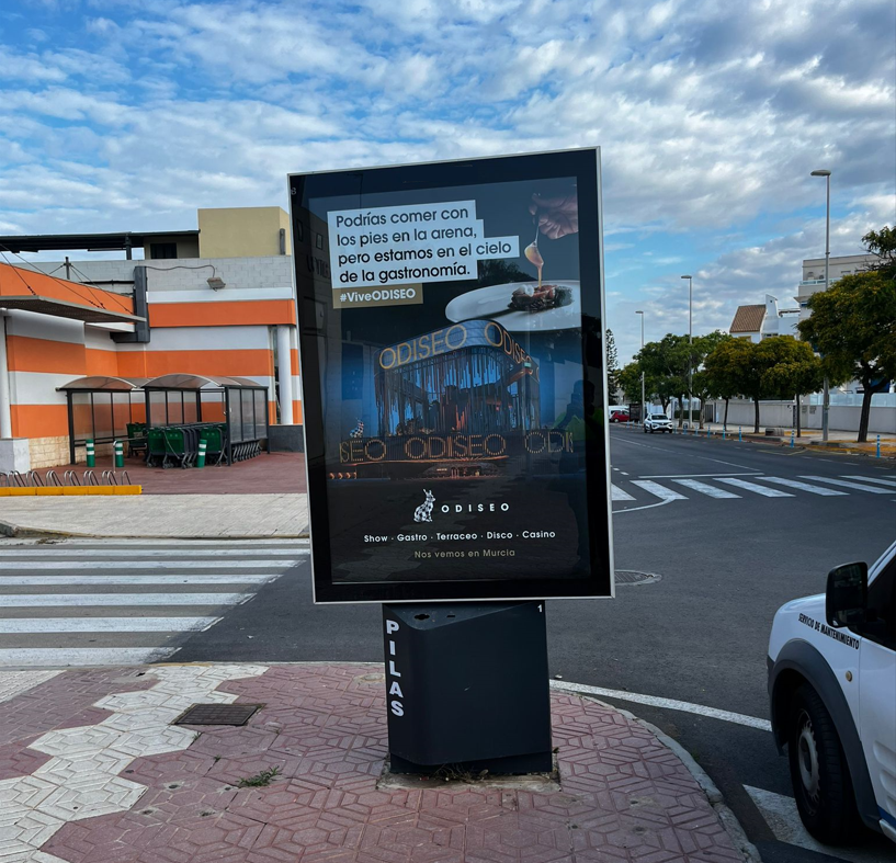 Campaña de publicidad en mupi en la carretera de La Manga, Cabo de Palos