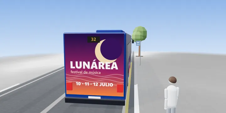 Trasera integral de un autobús urbano Trasera integral de un autobús urbano con el cartel ficticio de un festival de música