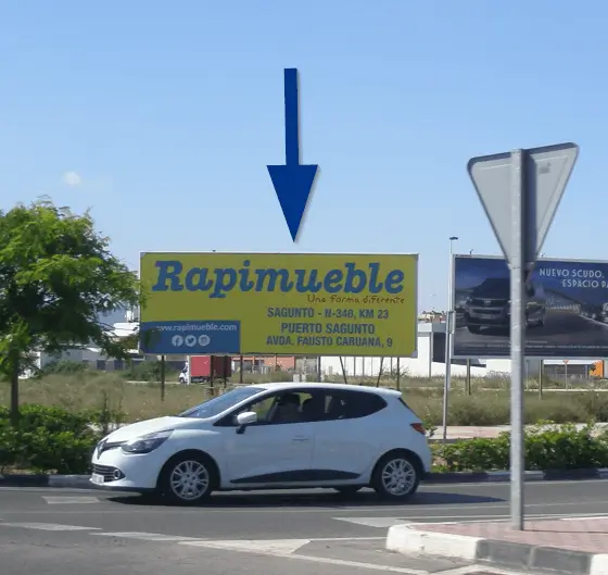 Valla de 8 x 3 metros sobre poste en la glorieta de la avenida de Jaume Roig con la avenida Sindicalista Miguel Lluch, a 200 metros del Lidl, Puerto de Sagunto