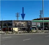 Vallas en la calle Madrid, junto al centro comercial El Boulevard y la estación de autobuses de Vitoria-Gasteiz