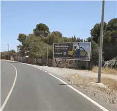 Valla en la carretera Venta Vieja (AL-3303) junto a las cooperativas agrícolas de El Ejido