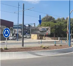 Vallas publicitarias en la avenida de la Música y Reyes Católicos junto al polígono Pelagatos, Chiclana