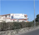 Valla publicitaria en la avenida Víctimas del Terrorismo, dirección circunvalación A-491, en El Puerto de Santa María