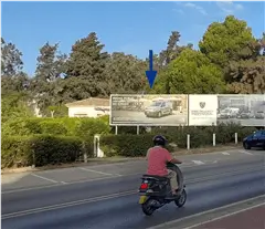 Valla publicitaria en la carretera de Sanlúcar A-2001, esquina con la calle Carmen Valenzuela, en El Puerto de Santa María