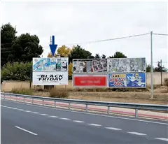 Valla publicitaria de 8 x 3 m en la entrada de Albacete por la carretera de las Peñas, junto a la zona de chalés