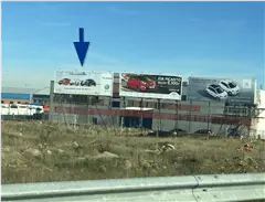 Soporte de gran formato en el kilómetro 4 de la M-45, dentro del término de Leganés, con el cartel mirando a la salida de Valencia