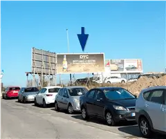 Valla publicitaria en la calle Marisma, frente al McDonald's de Teatinos, Málaga