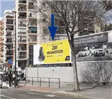 Valla publicitaria en la calle Almería, frente al campo de fútbol de El Palo, Málaga
