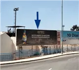 Valla publicitaria en el camino de Casabermeja, junto a la glorieta de la calle Pepa Flores, Málaga
