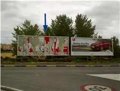Vallas en la calle Fermín Daoiz junto a Lidl y el polígono Mugazuri, Pamplona