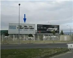 Vallas en la calle Soto Aizoáin junto a Makro y la residencia universitaria, Pamplona