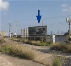 Valla publicitaria en el kilómetro 935 de la N-340 de Sagunto, a la altura de la gasolinera y de la salida del polígono industrial de Montíver