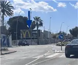 Vallas en la rotonda de la avenida de la Constitución en Los Narejos, Los Alcázares
