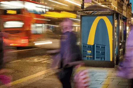Ejemplo de campaña creativa de publicidad exterior de McDonalds