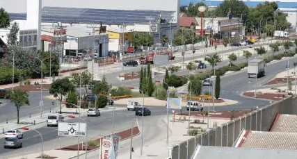 Publicidad exterior en la zona industrial de Campollano