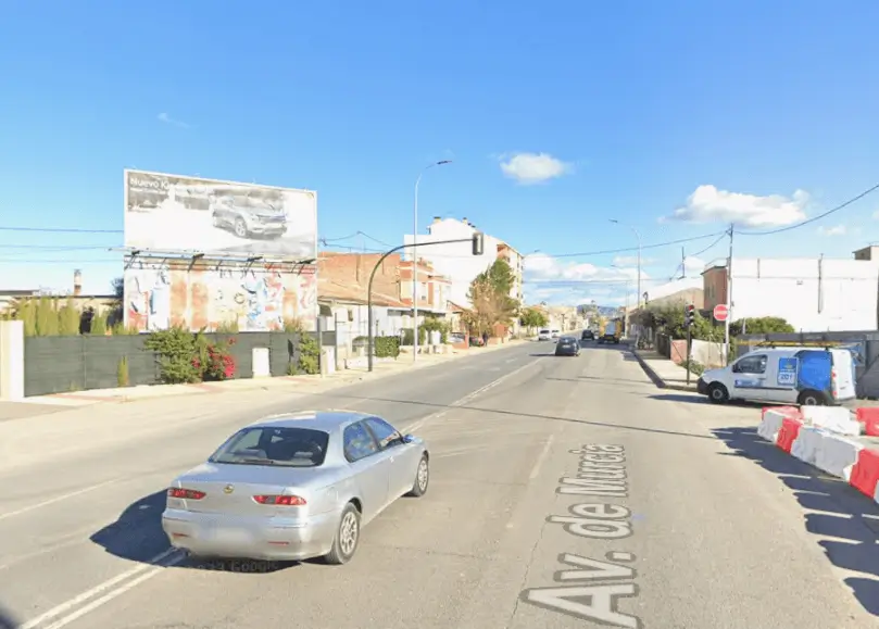 Vallas en la avenida de Murcia, el corredor que une Alcantarilla con la capital y las pedanías de la huerta