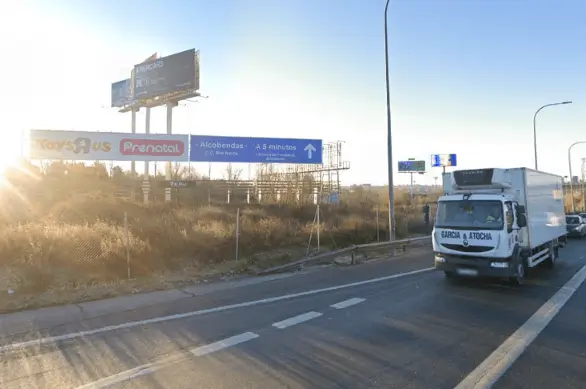 Publicidad exterior en A-1 Monoposte KM 12 Monoposte de gran formato en A-1 KM 12