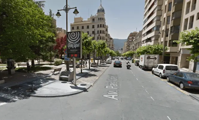 Publicidad exterior en la Avenida País Valencià