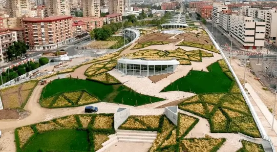 Soportes publicitarios en el Circuito del Parque Central Publicidad exterior en el Circuito del Parque Central de Alicante