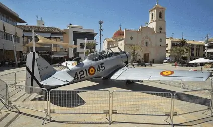 Publicidad en Avenida Aviación Española