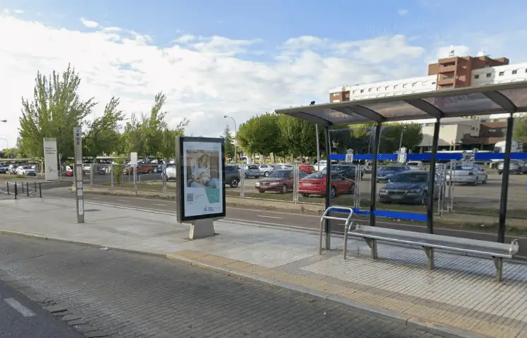 Marquesinas, mupis y vallas en la Avenida de Elvas y el entorno del Centro Comercial El Faro, principal corredor comercial de Badajoz