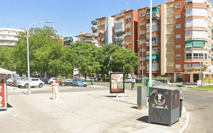 Marquesinas y mupis en Avenida Cristóbal Colón, Avenida de Europa y Santa Marina, eje que conecta el centro con la zona universitaria de Badajoz