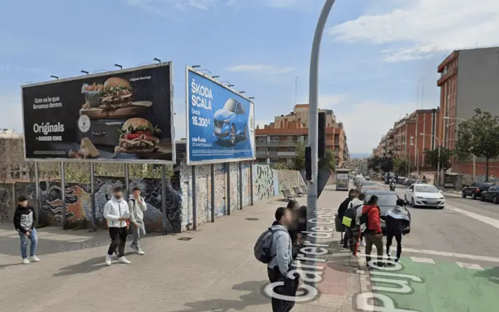 Vallas y mupis en la avenida dels Vents, calle Concòrdia y enlaces de la B-20 con Lloreda y Montigalà en Badalona