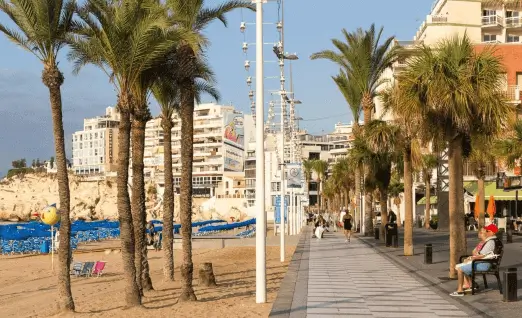 Publicidad exterior en la Playa de Levante