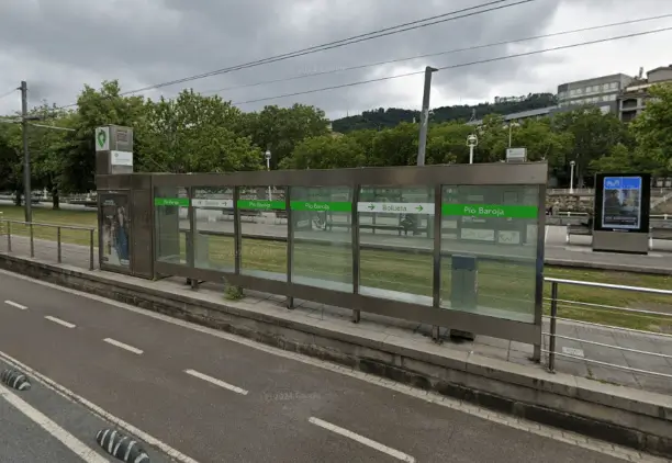 Mupis en Pío Baroja y ejes comerciales del Ensanche