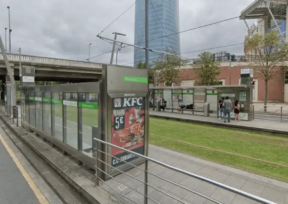 Mupis en Abandoibarra junto al Guggenheim y Torre Iberdrola