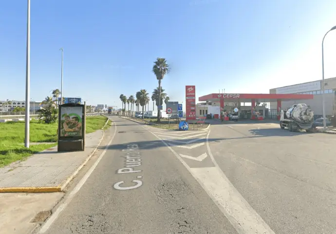 Publicidad exterior en la Zona Franca de Cádiz Mupis en la Zona Franca de Cádiz