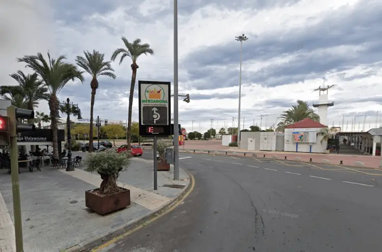 Mupis y vallas en el Grao de Castellón